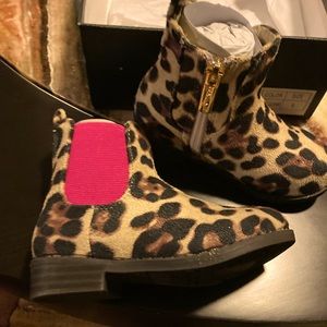 Brand new toddler Tahari boots size 6